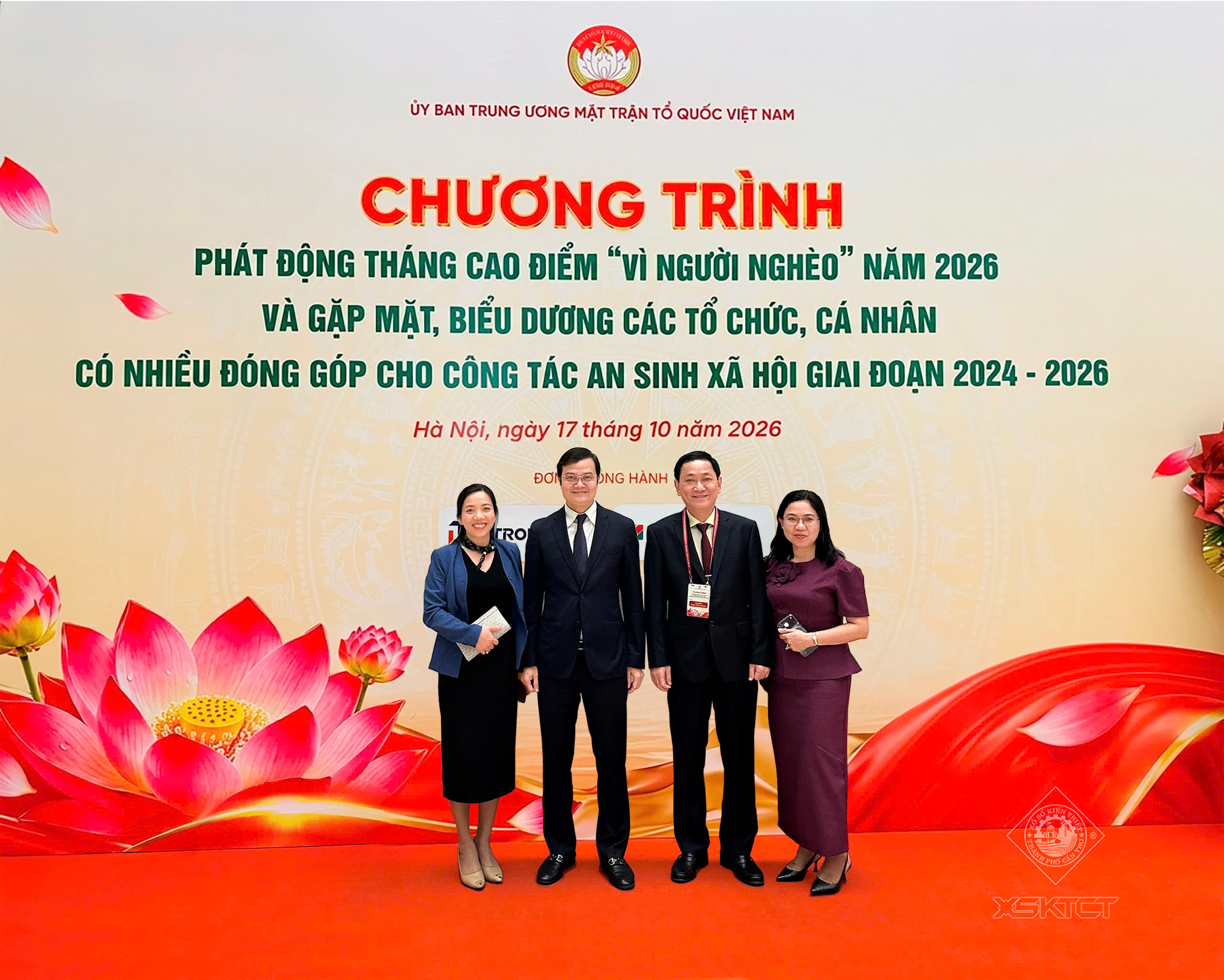 Lãnh đạo thành phố Cần Thơ cùng Ông Trần Minh Tâm – Chủ tịch Công ty, chụp ảnh lưu niệm tại chương trình